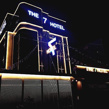 The 7 Hotel Поханг Екстериор снимка