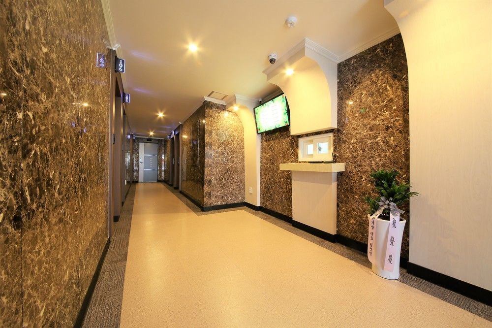 The 7 Hotel Поханг Екстериор снимка