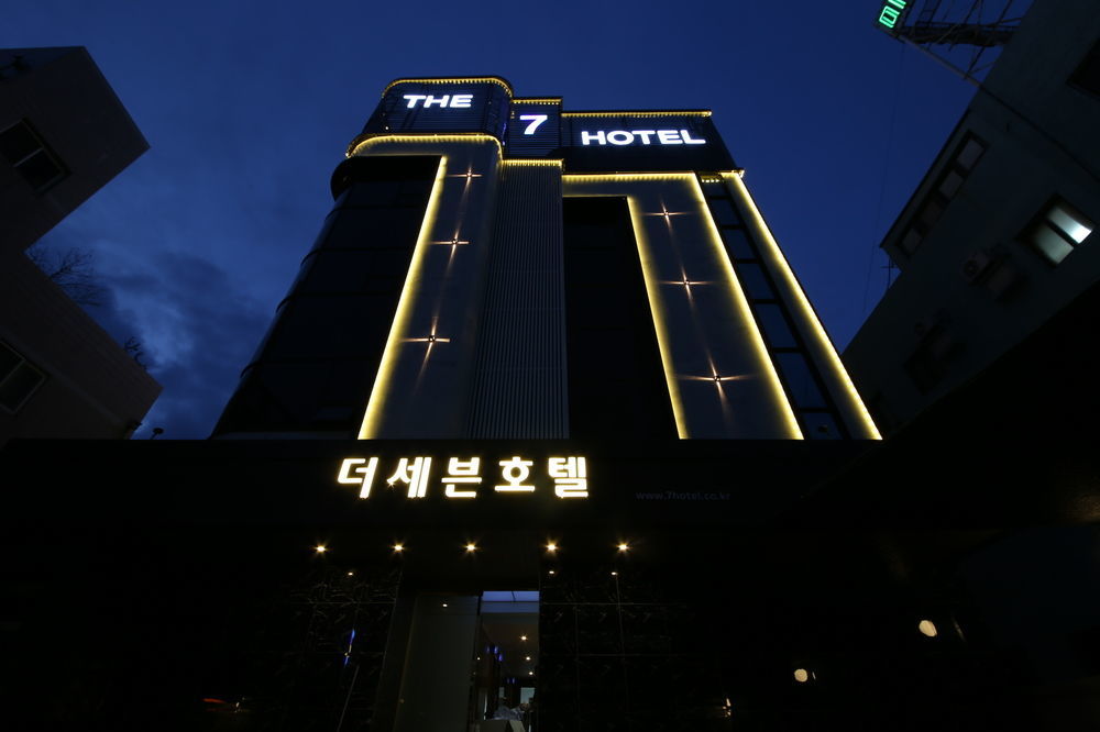 The 7 Hotel Поханг Екстериор снимка