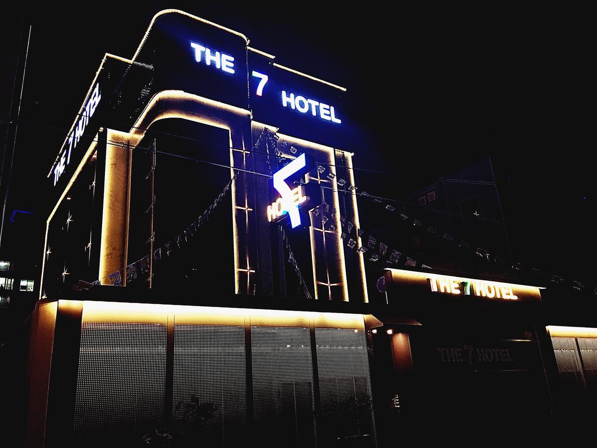The 7 Hotel Поханг Екстериор снимка